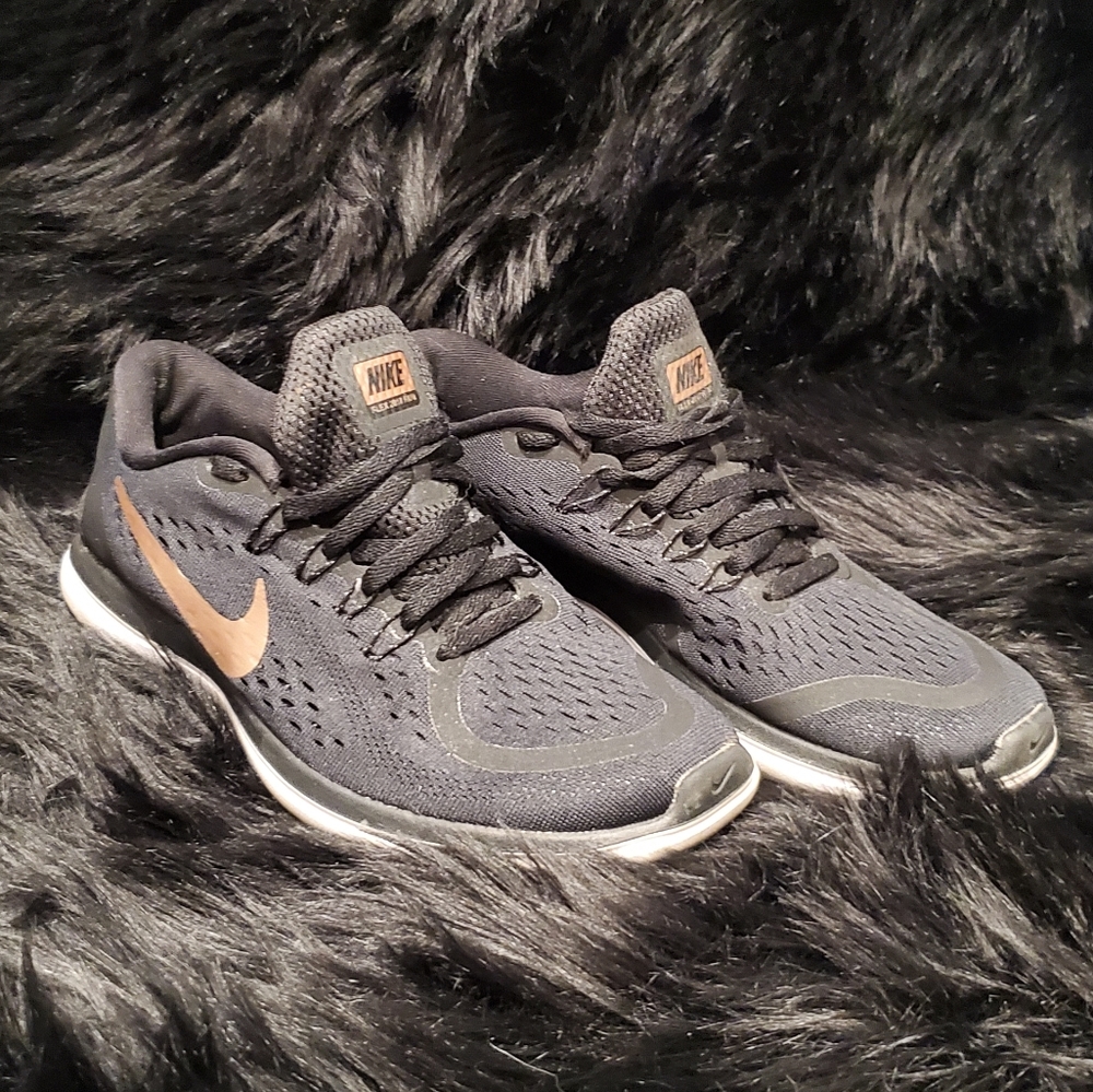 Black and gold Nike flex run